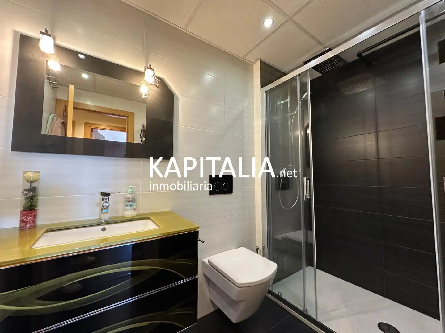 Bathroom of Flat for sale in Xàtiva  with Air Conditioner, Heating and Parquet flooring