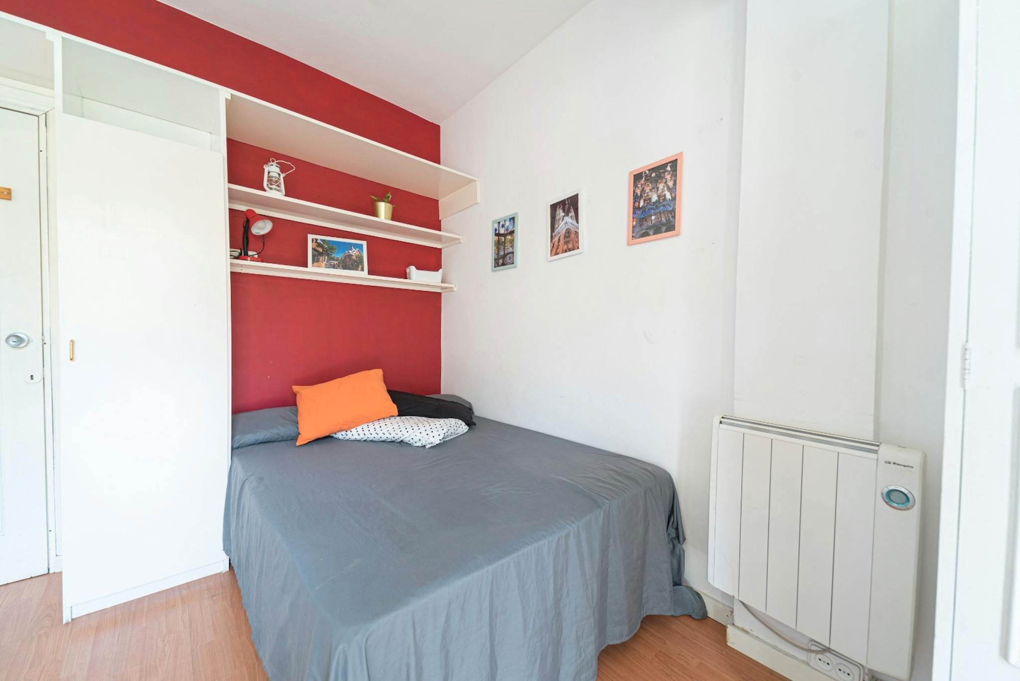 Dormitori de Pis per a compartir en  Barcelona Capital amb Calefacció, Moblat i Rentadora