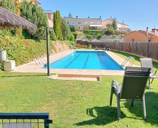 Piscina de Casa adosada en venda en Galapagar amb Aire condicionat, Calefacció i Jardí privat