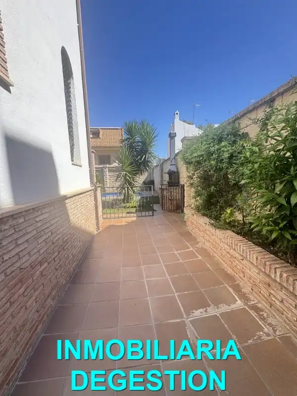 Casa adosada en venta en Linarejos