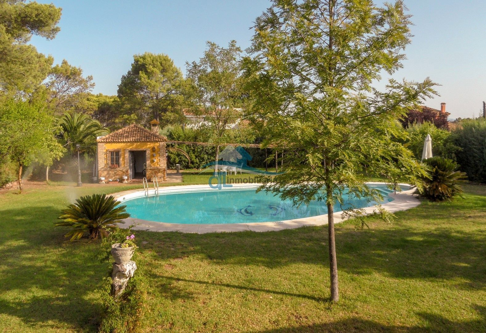 Piscina de Casa o xalet en venda en Linares amb Aire condicionat, Jardí privat i Terrassa