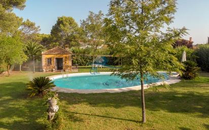 Piscina de Casa o xalet en venda en Linares amb Aire condicionat, Jardí privat i Terrassa