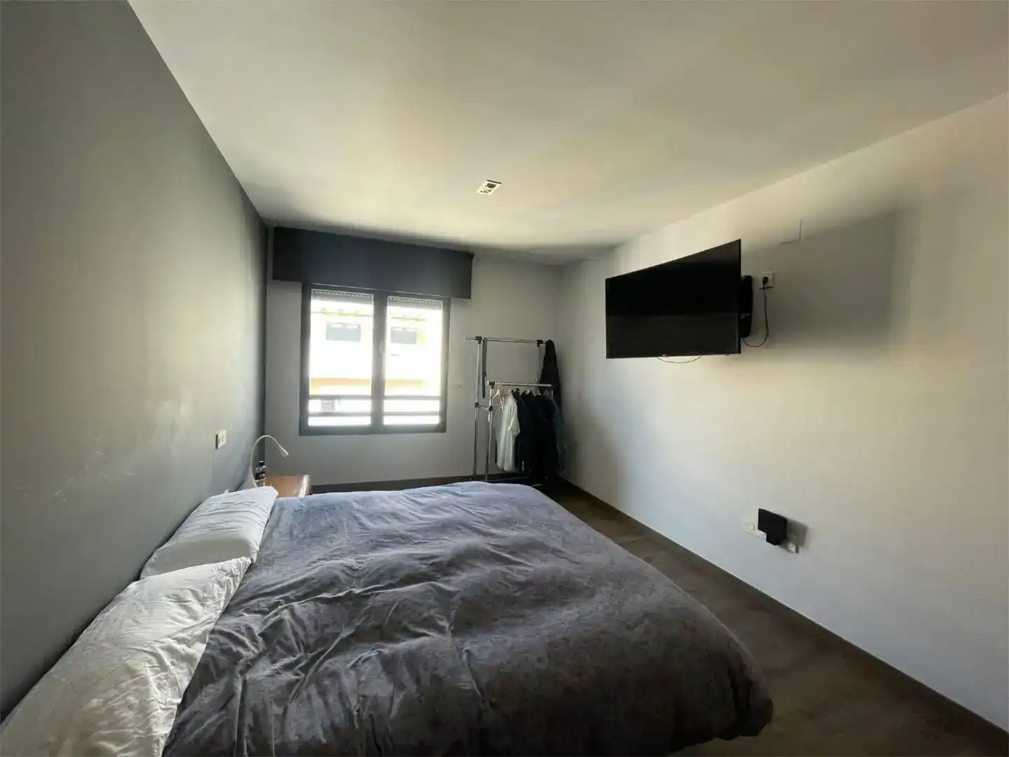 Schlafzimmer von Dachboden zum Verkauf in Oliva mit Balkon