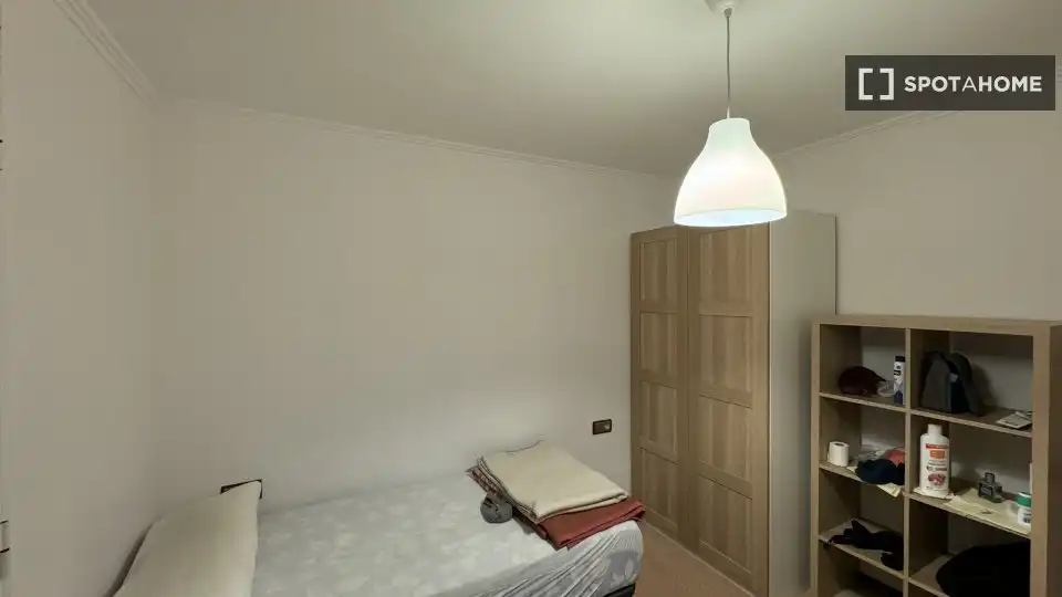 Bedroom of Flat for share in Cerdanyola del Vallès  with Air Conditioner, Heating and Furnished
