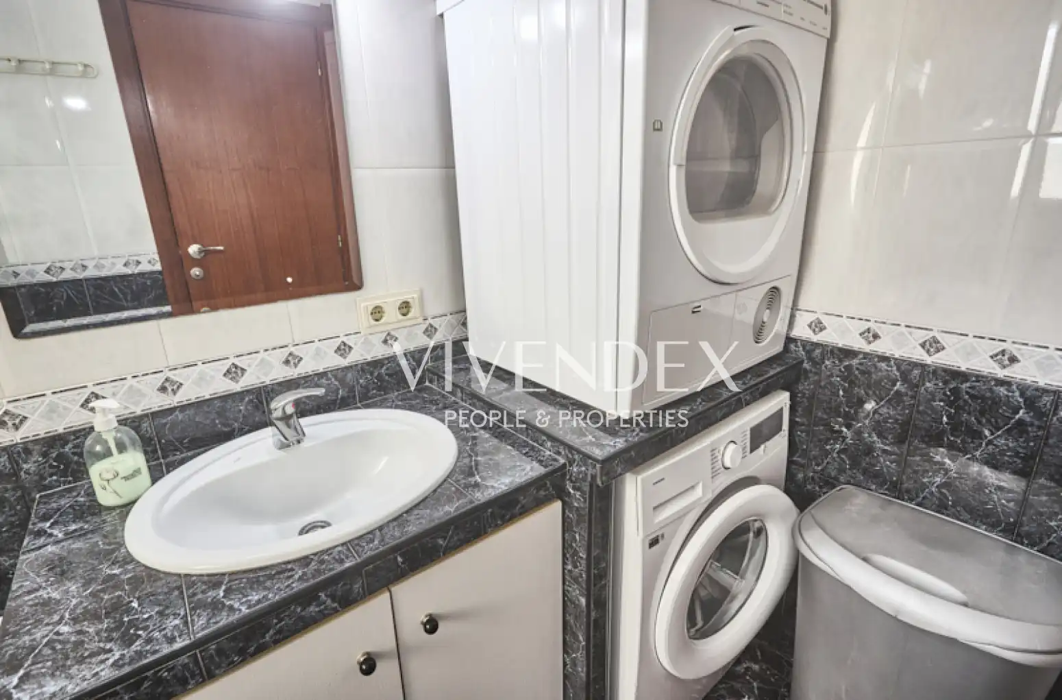 Baño de Casa adosada en venta en Viladecans con Calefacción, Jardín privado y Terraza