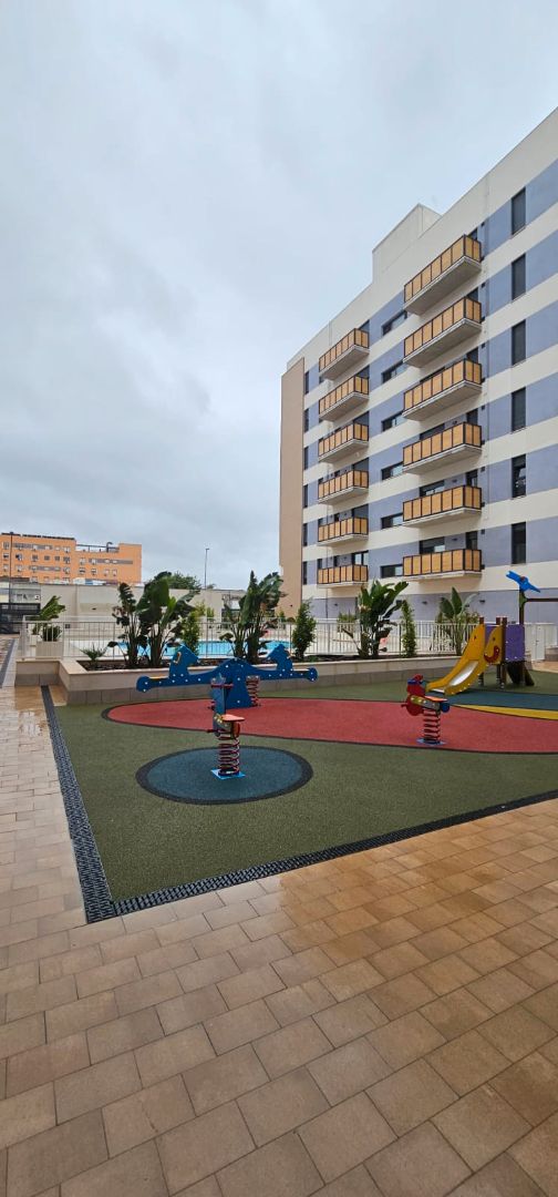 Piscina de Pis en venda en  Sevilla Capital amb Aire condicionat, Jardí privat i Traster