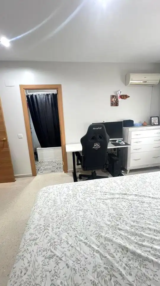 Dormitori de Casa o xalet en venda en Badajoz amb Aire condicionat, Jardí privat i Terrassa