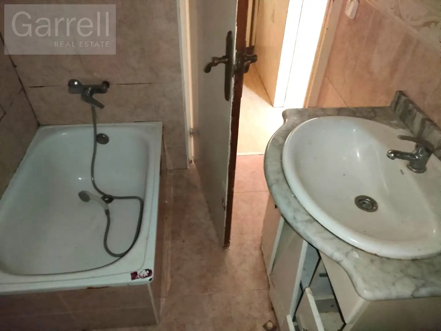 Bathroom of Flat for sale in Pineda de Mar