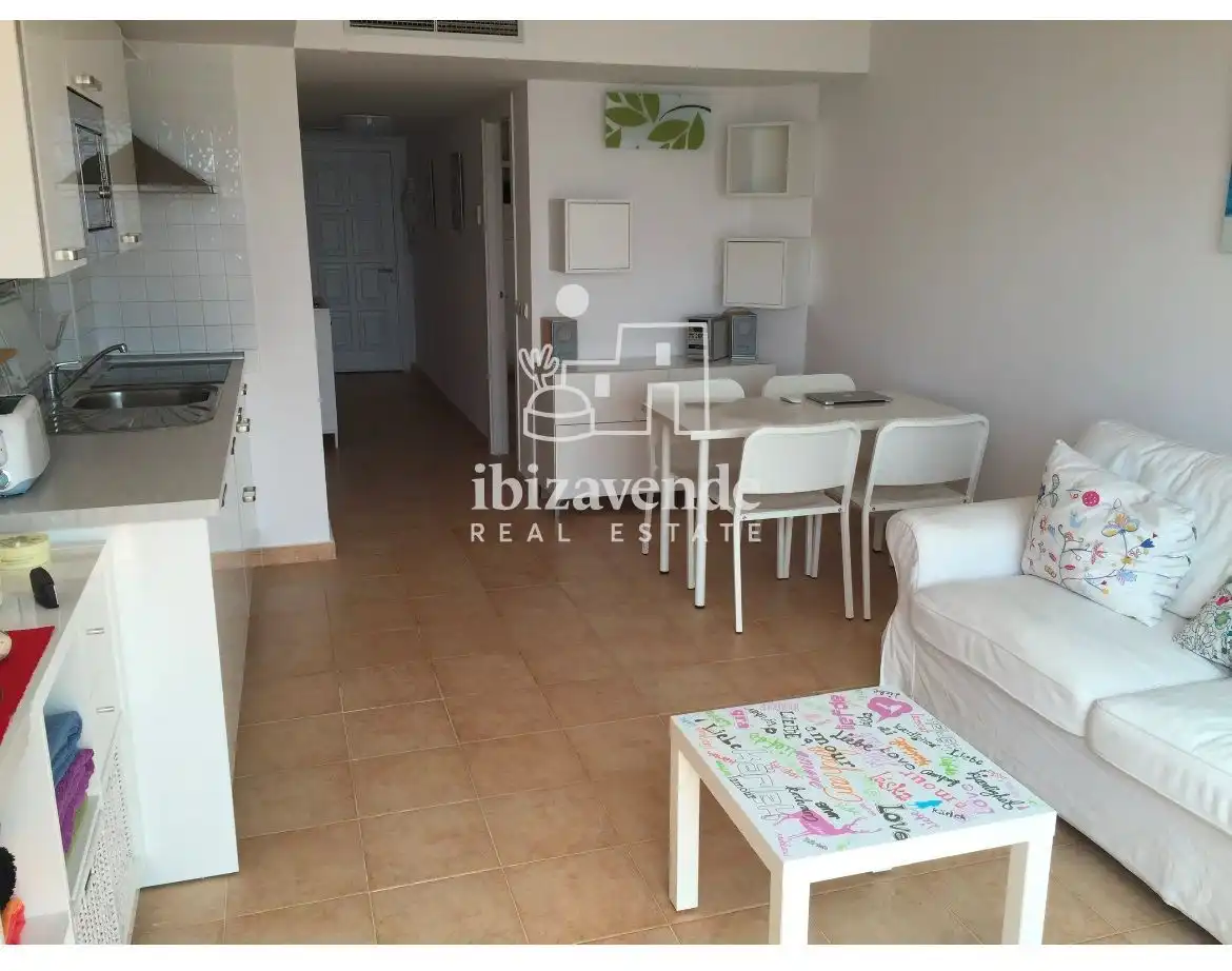 Außenansicht von Wohnung zur Miete in Santa Eulària des Riu mit Klimaanlage, Heizung und Terrasse
