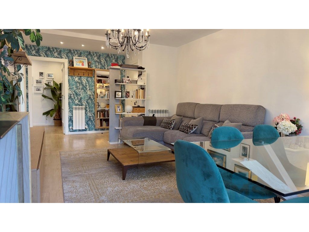 Sala d'estar de Pis en venda en Donostia - San Sebastián  amb Piscina comunitària