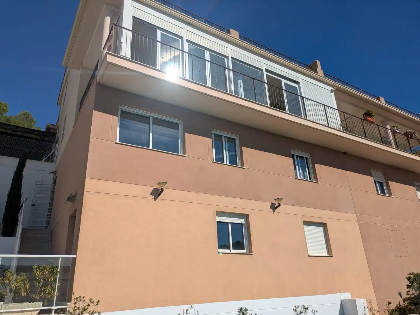 Vista exterior de Casa o xalet en venda en Alzira amb Aire condicionat, Jardí privat i Parquet