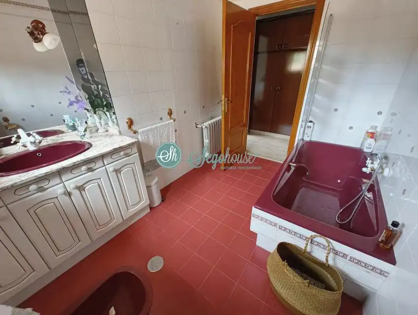 Bathroom of Houses for sale in Segovia  with Heating