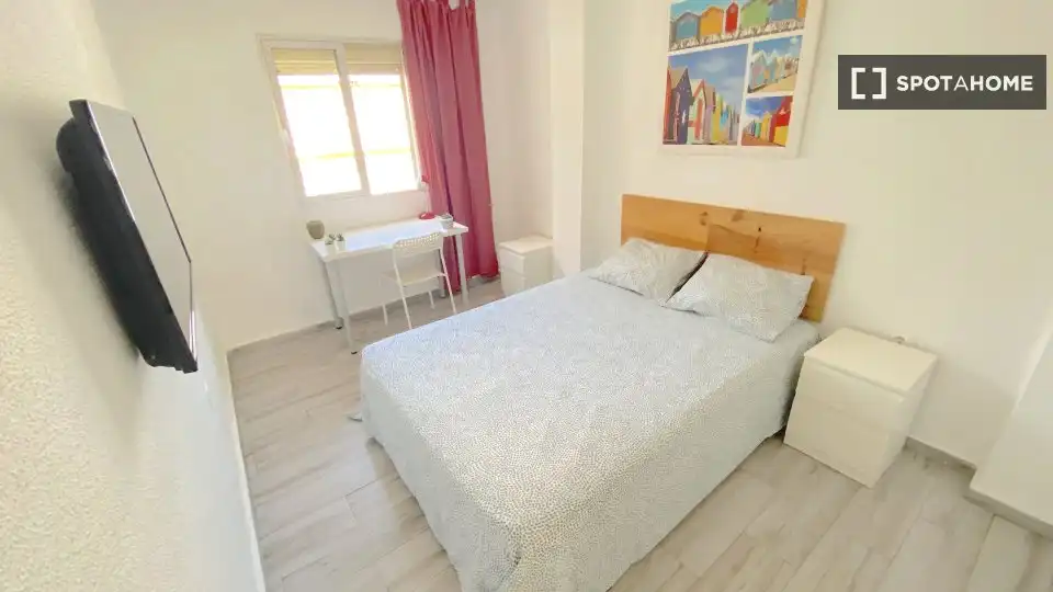 Bedroom of Flat for rent in Sevilla  with Air Conditioner, Heating and Furnished