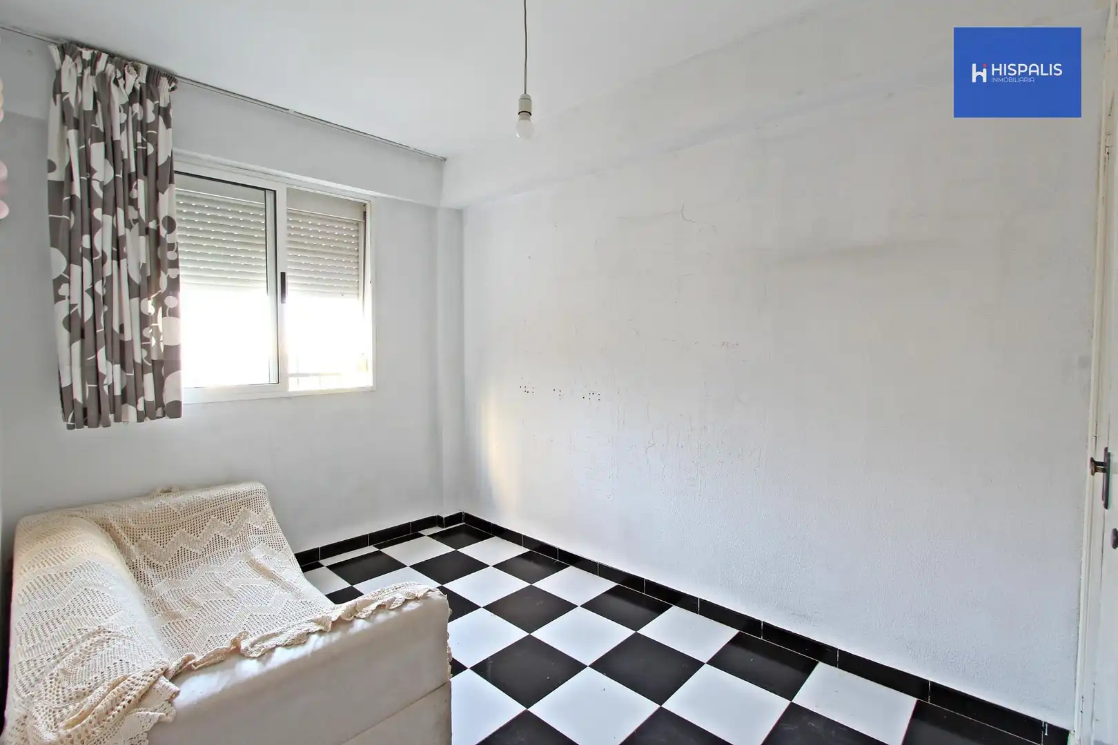 Bedroom of Flat for sale in Sevilla  with Air Conditioner