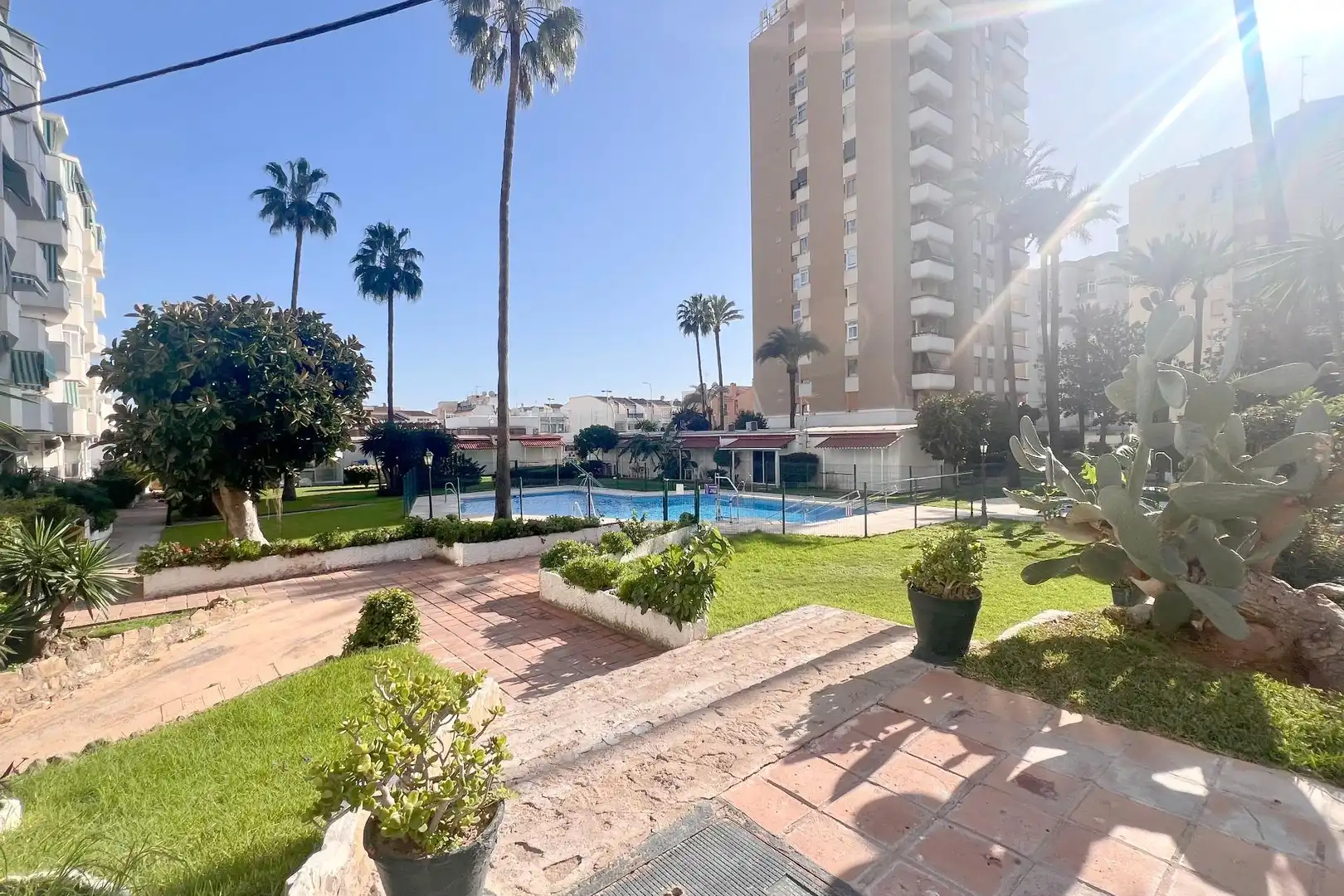 Piso en venta en Calle CIUDAD DE PORCUNA, La Carihuela - Los Nidos