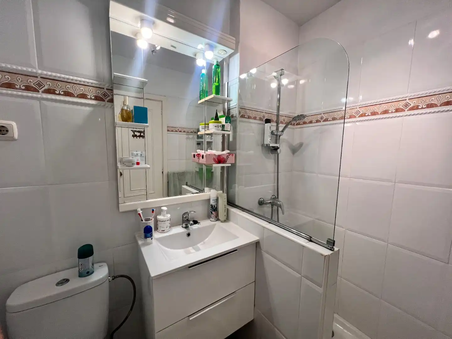 Bany de Apartament de lloguer en Mijas amb Jardí privat, Terrassa i Traster