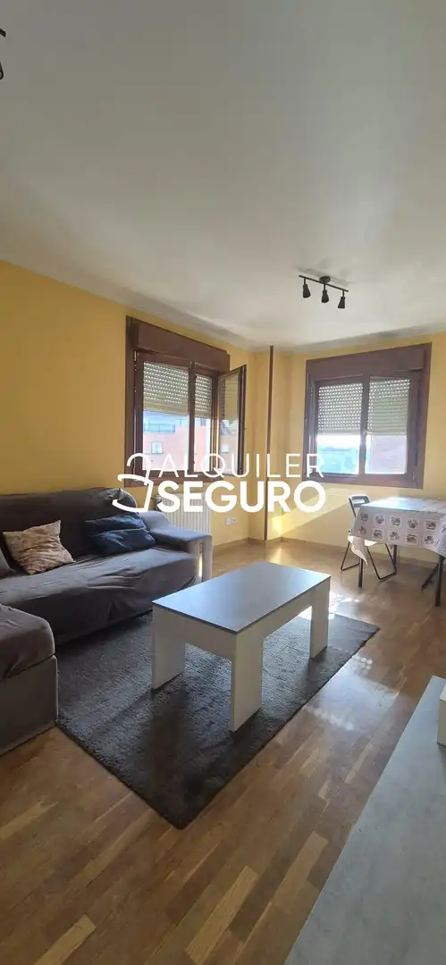 Habitación de Loft de alquiler en Oviedo  con Calefacción y Amueblado