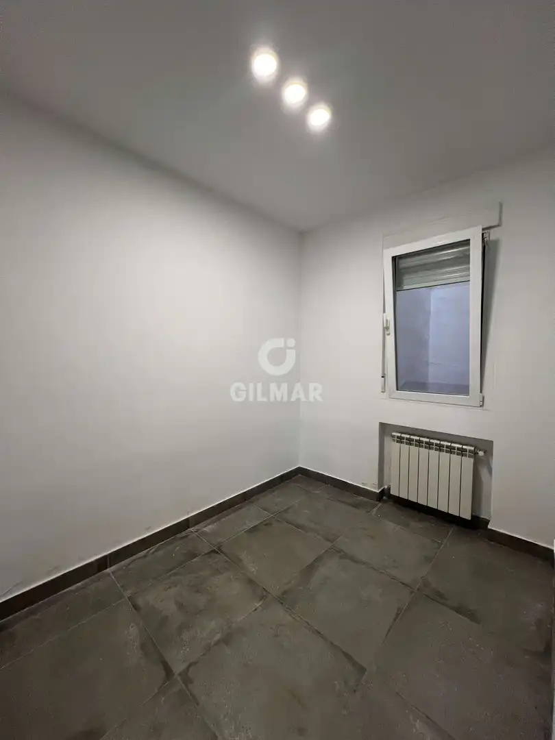 Dormitori de Planta baixa en venda en Madrid amb Calefacció i Balcó