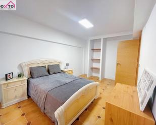 Bedroom of Flat to share in  Valencia Capital  with Balcony