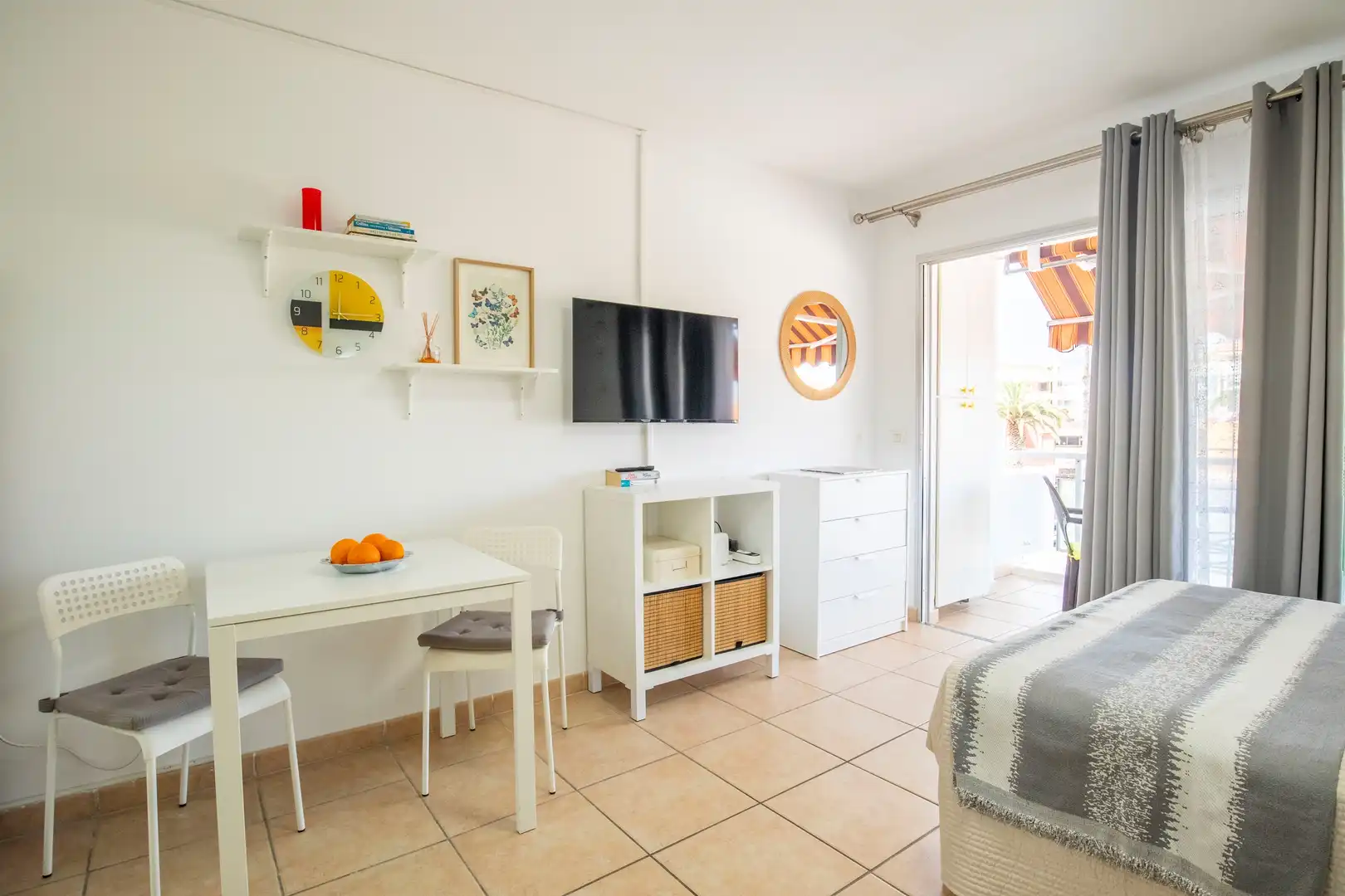Sala d'estar de Estudi de lloguer en Puerto de la Cruz amb Moblat i Balcó