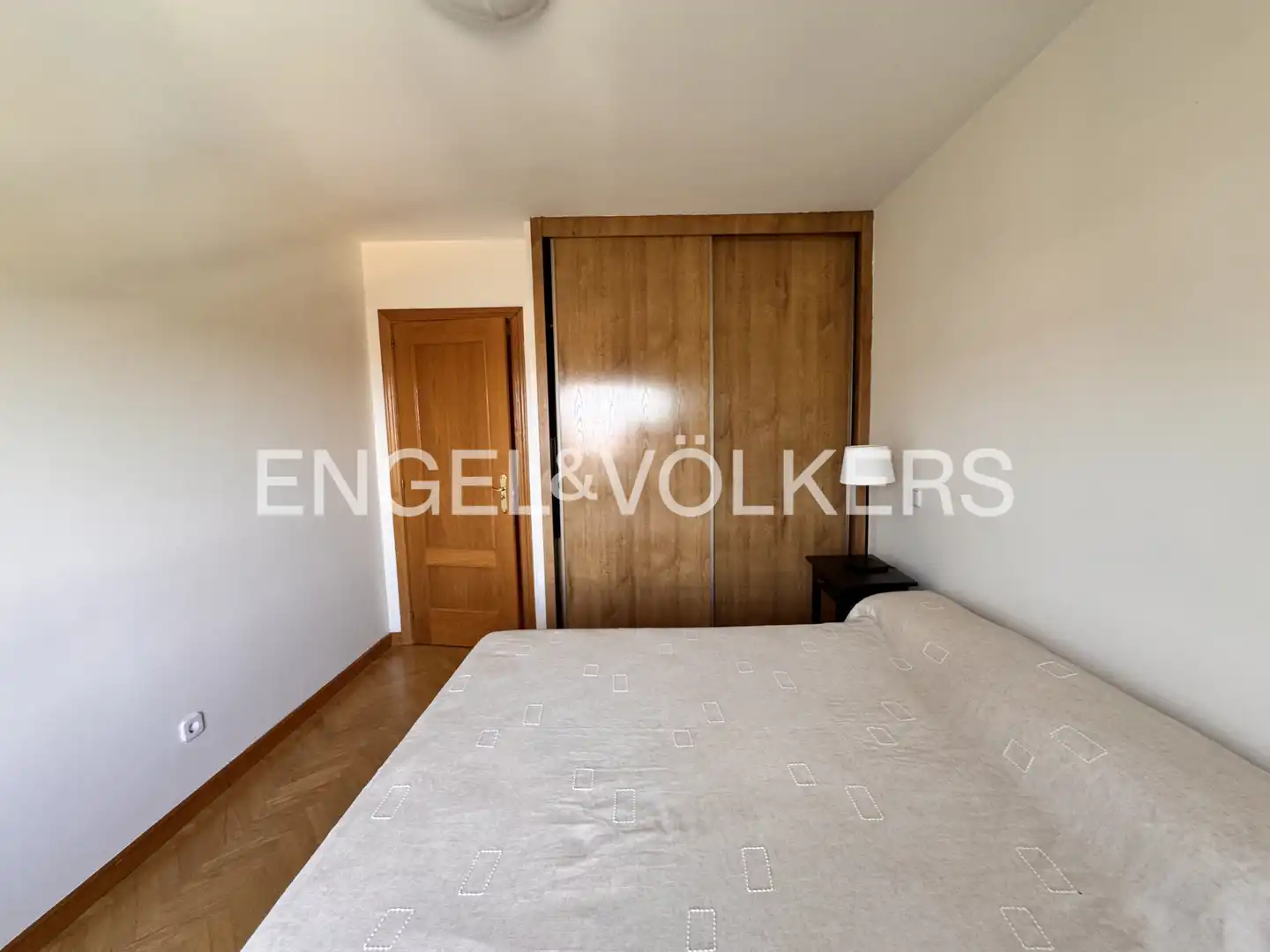 Habitación de Ático de alquiler en Majadahonda con Aire acondicionado, Calefacción y Jardín privado