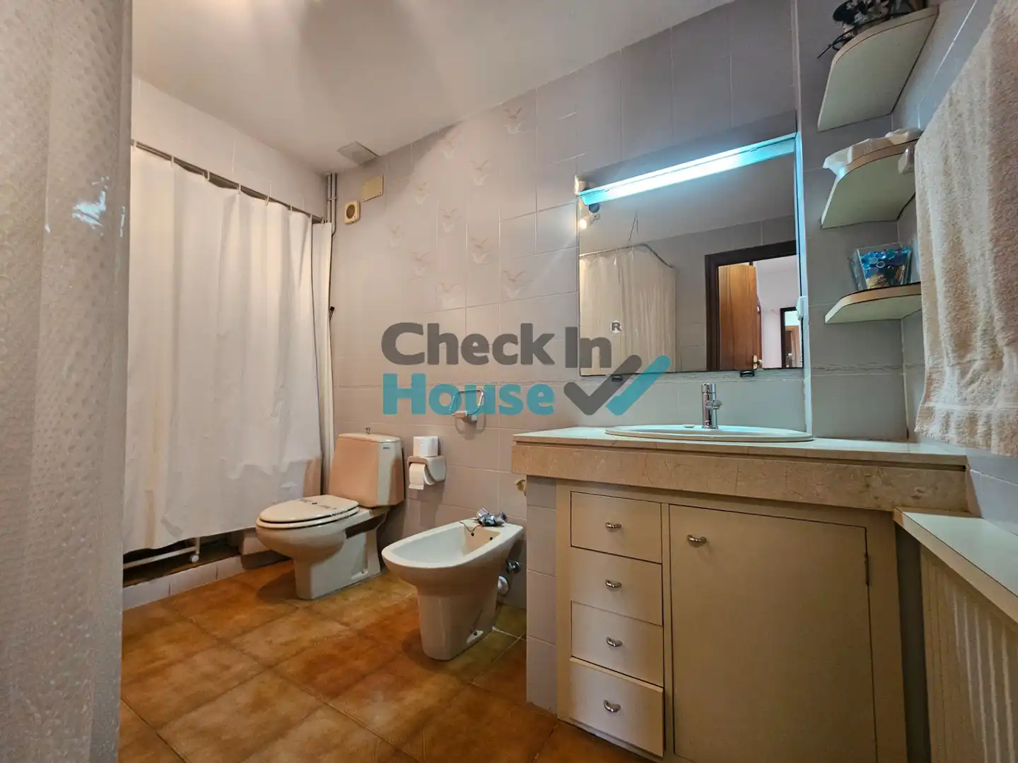 Baño de Casa adosada en venta en Sant Feliu de Guíxols con Calefacción, Terraza y Balcón