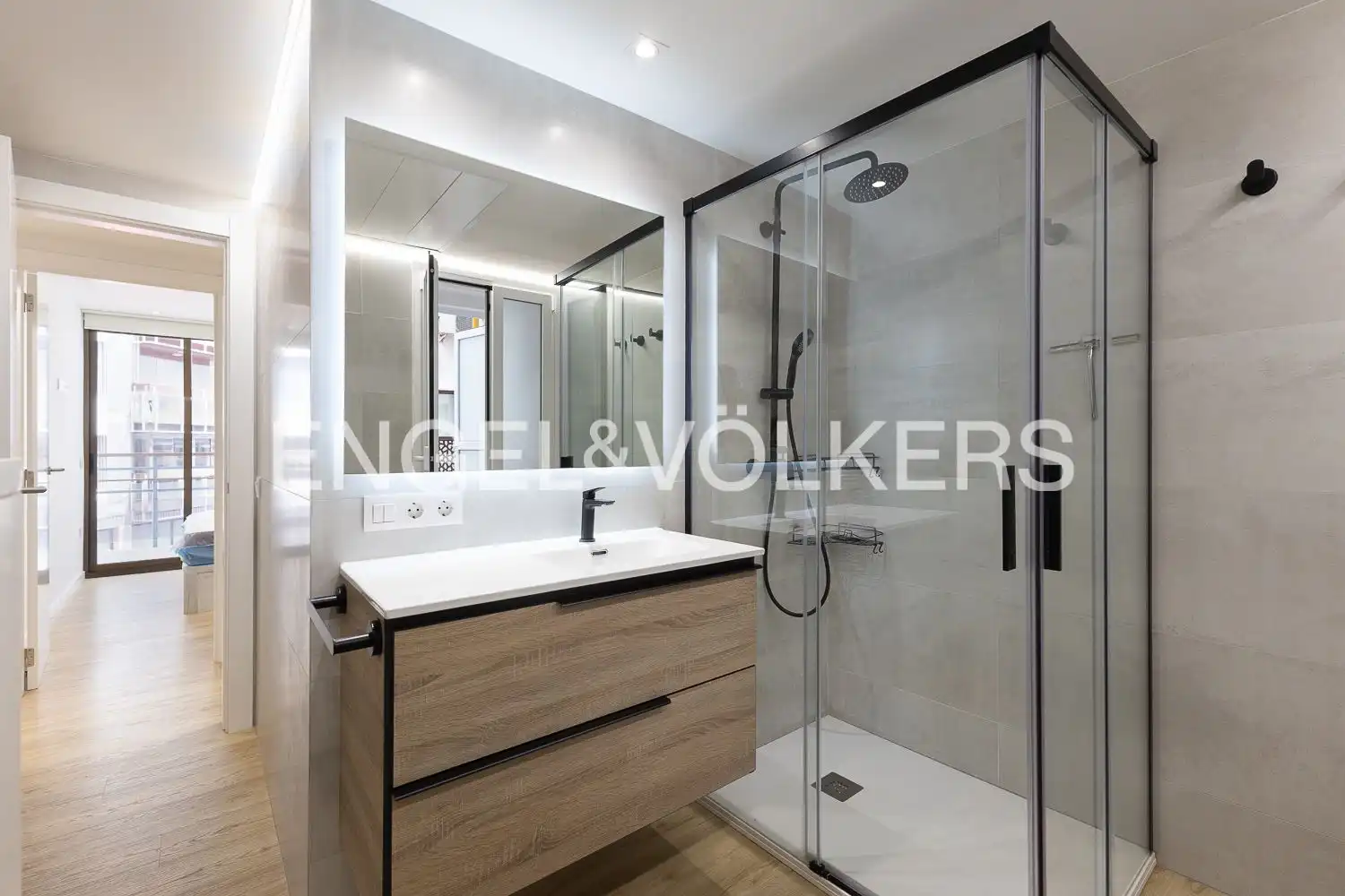 Bathroom of Flat for rent in Valencia  with Air Conditioner, Heating and Terrace