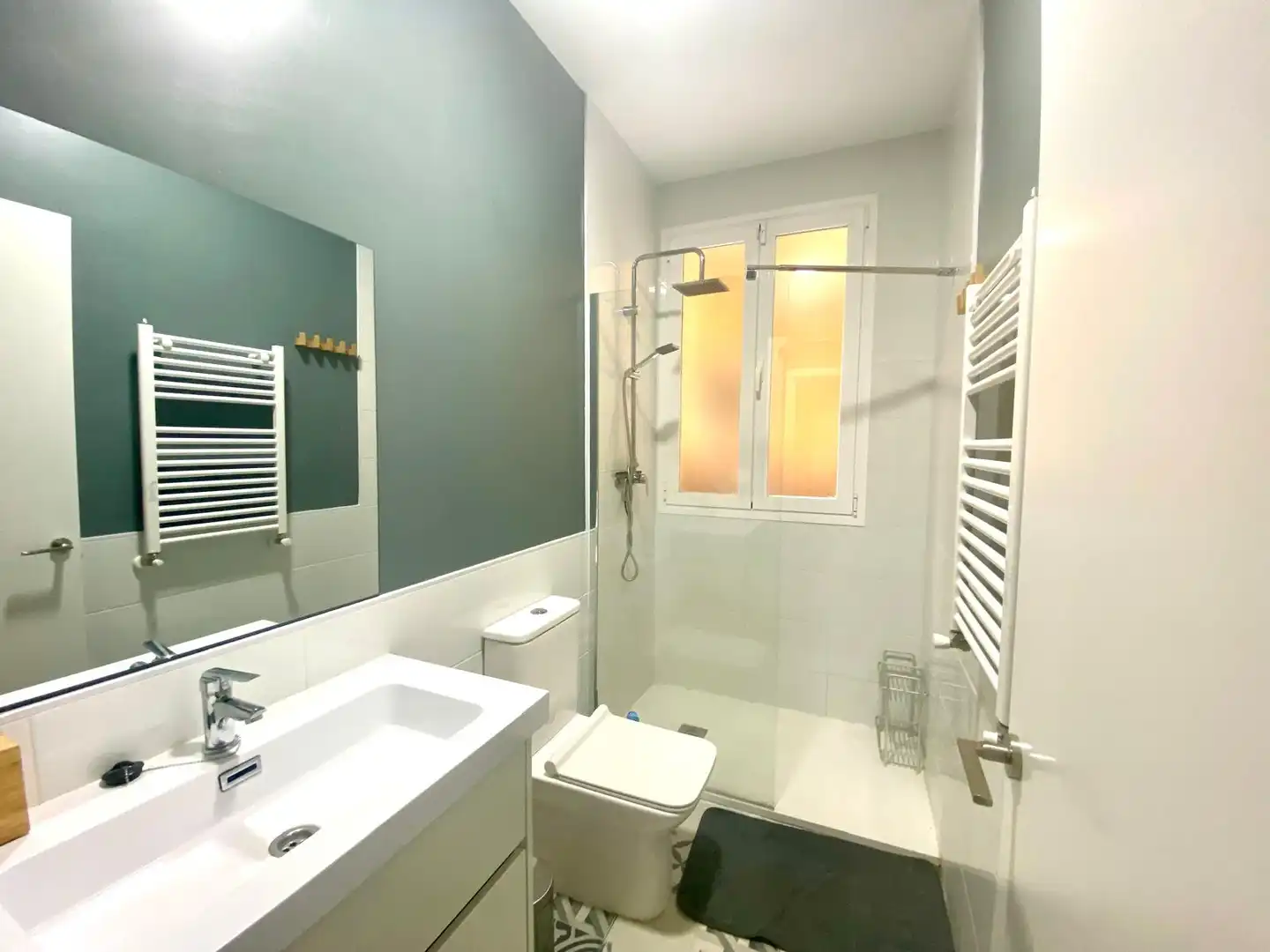 Badezimmer von Wohnung zur Miete in Madrid mit Heizung und Möbliert