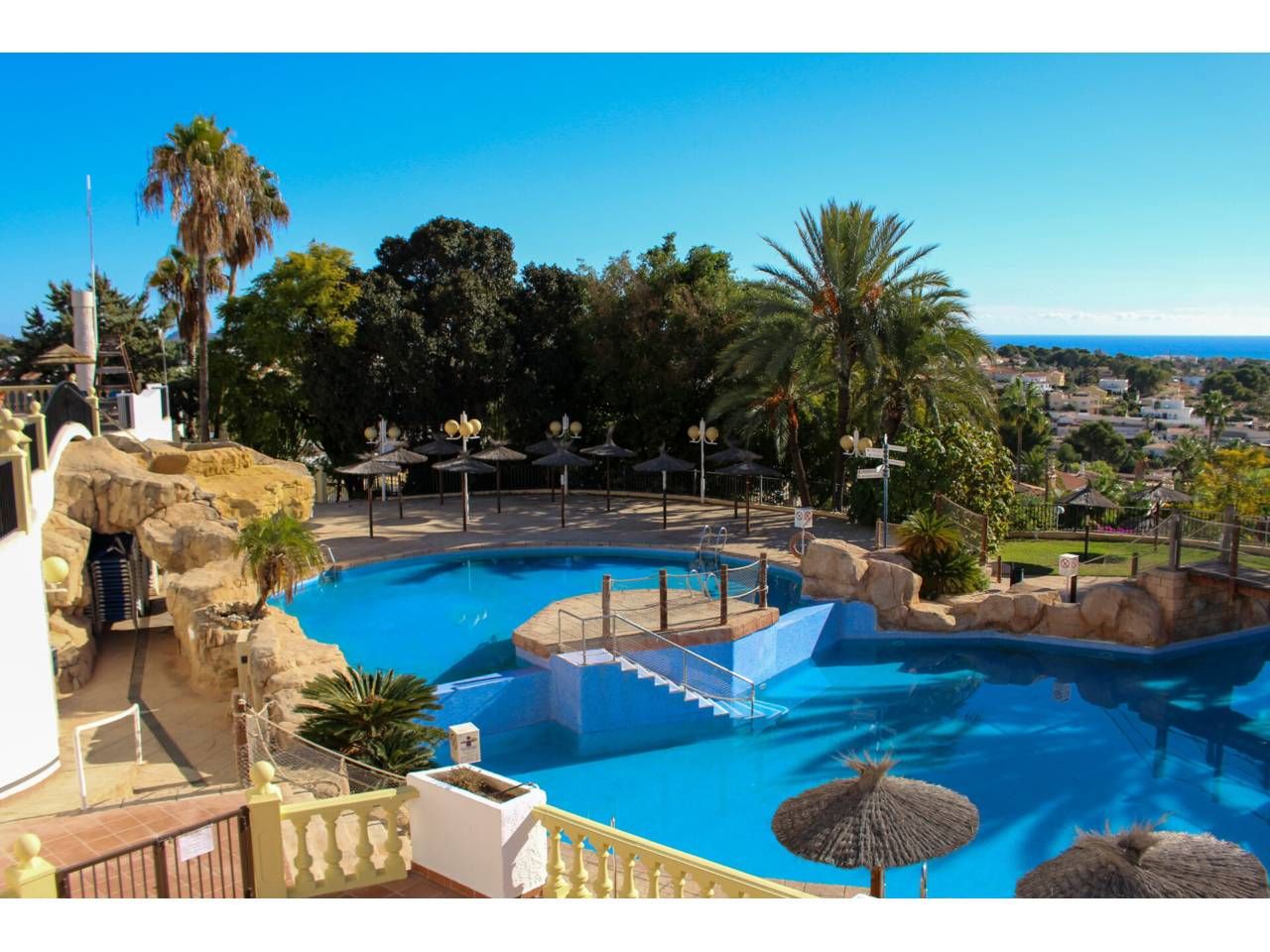 Swimming pool of Single-family semi-detached for sale in Calpe / Calp  with Air Conditioner, Furnished and Community pool