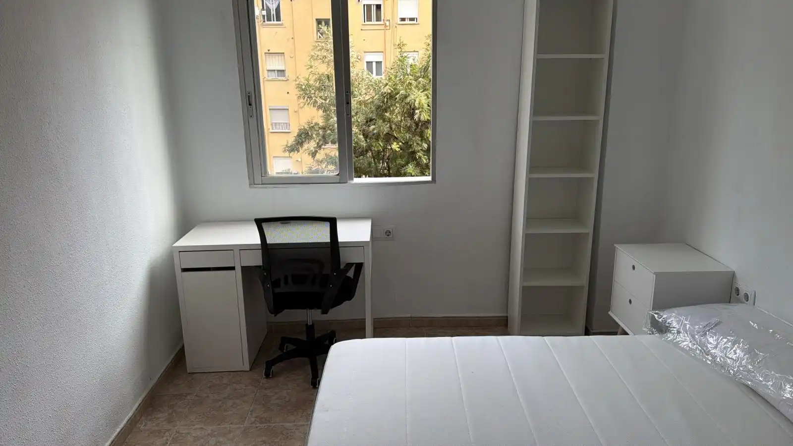 Schlafzimmer von Wohnung zur Miete in Valencia mit Klimaanlage, Möbliert und Waschmaschine