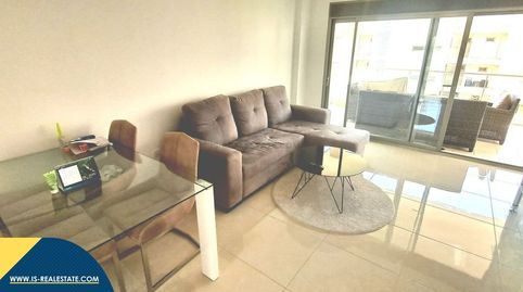 Apartamento con piscina comunitaria, en la provincia de Alicante, en Orihuela Costa. 2 habitaciones | 83 m² | A 3 km del mar