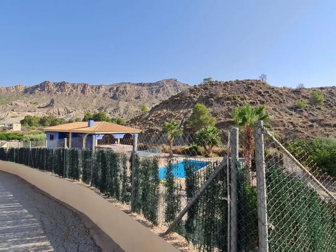 Villa con giardino in vendita a Paraje Saque y Navela 1, imagen 2