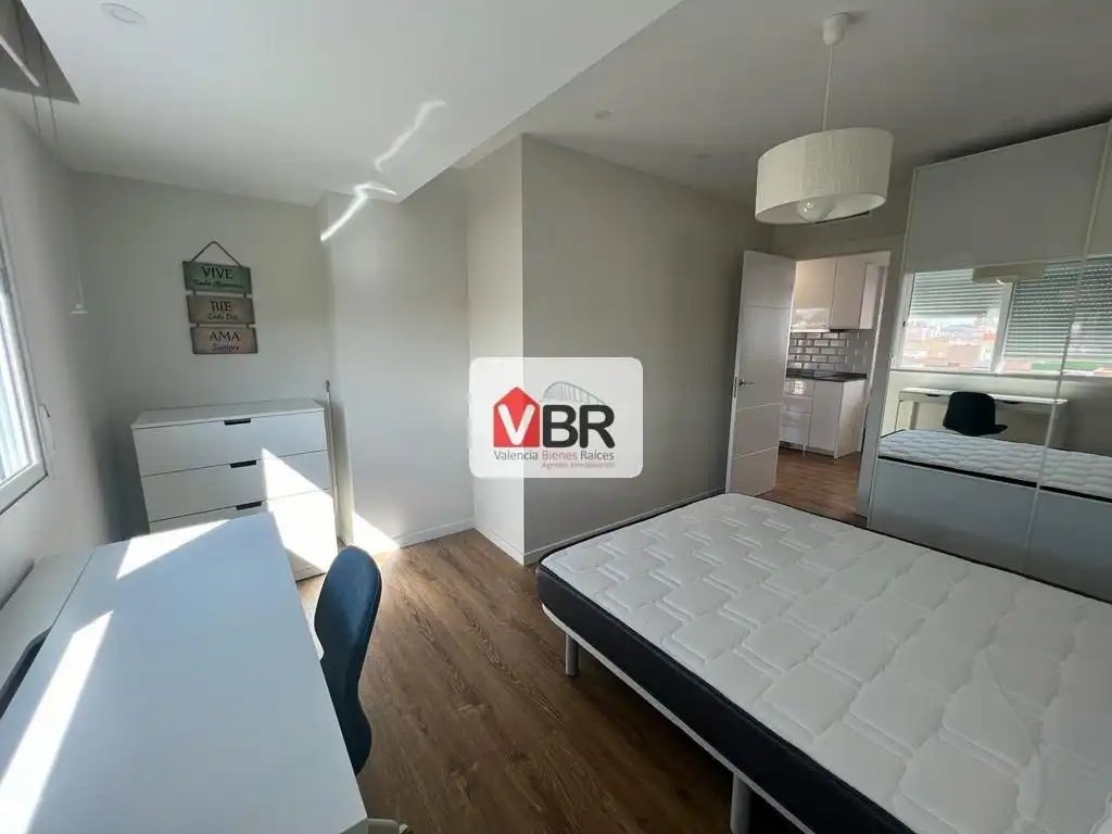 Schlafzimmer von Wohnung zur Miete in Valencia mit Klimaanlage, Heizung und Terrasse