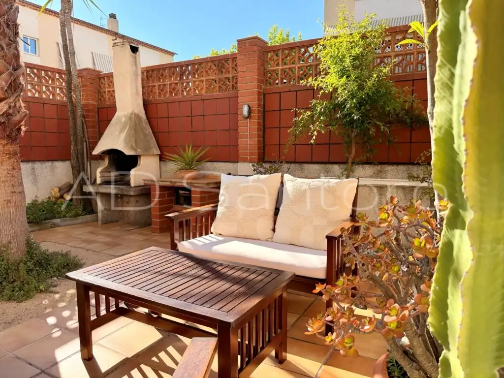 Terraza de Casa adosada en venta en Vilanova i la Geltrú