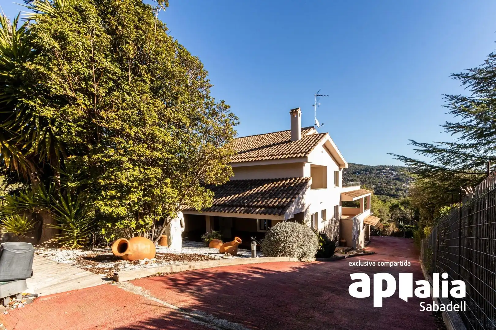 Detached house with terrace for sale in Avenida de Catalunya 36