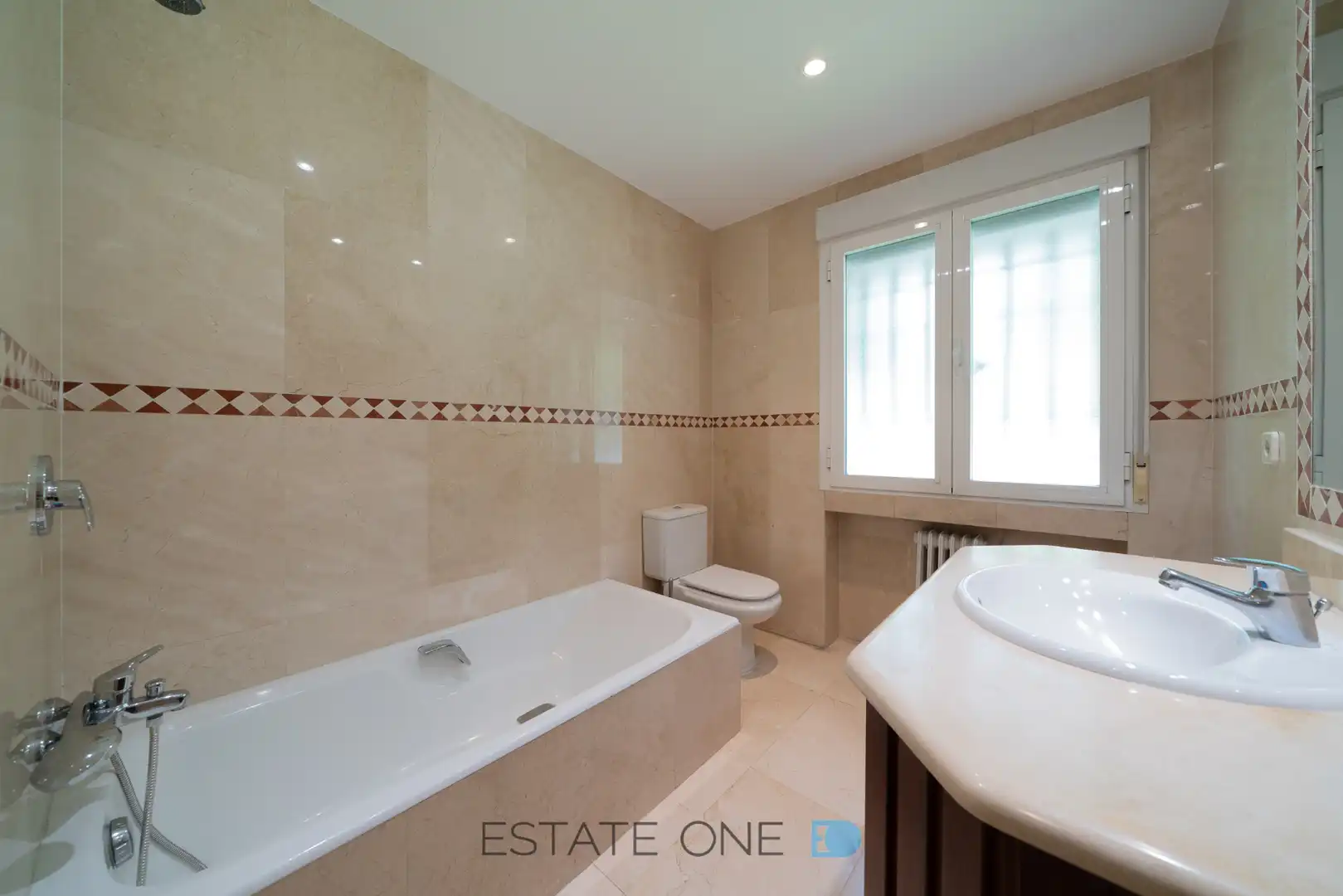 Baño de Casa o chalet de alquiler en Madrid con Aire acondicionado, Calefacción y Jardín privado