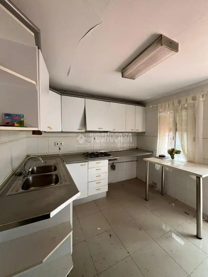 Kitchen of Houses for sale in Alcalá de Guadaira