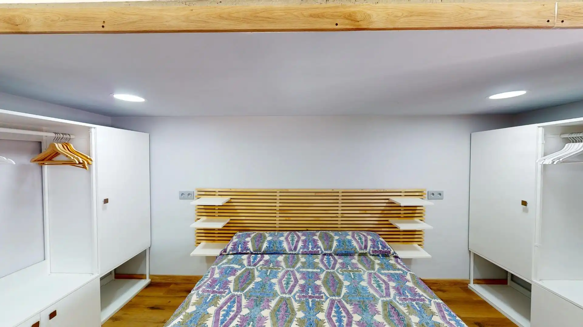 Habitación de Loft de alquiler en Marbella con Trastero y Amueblado