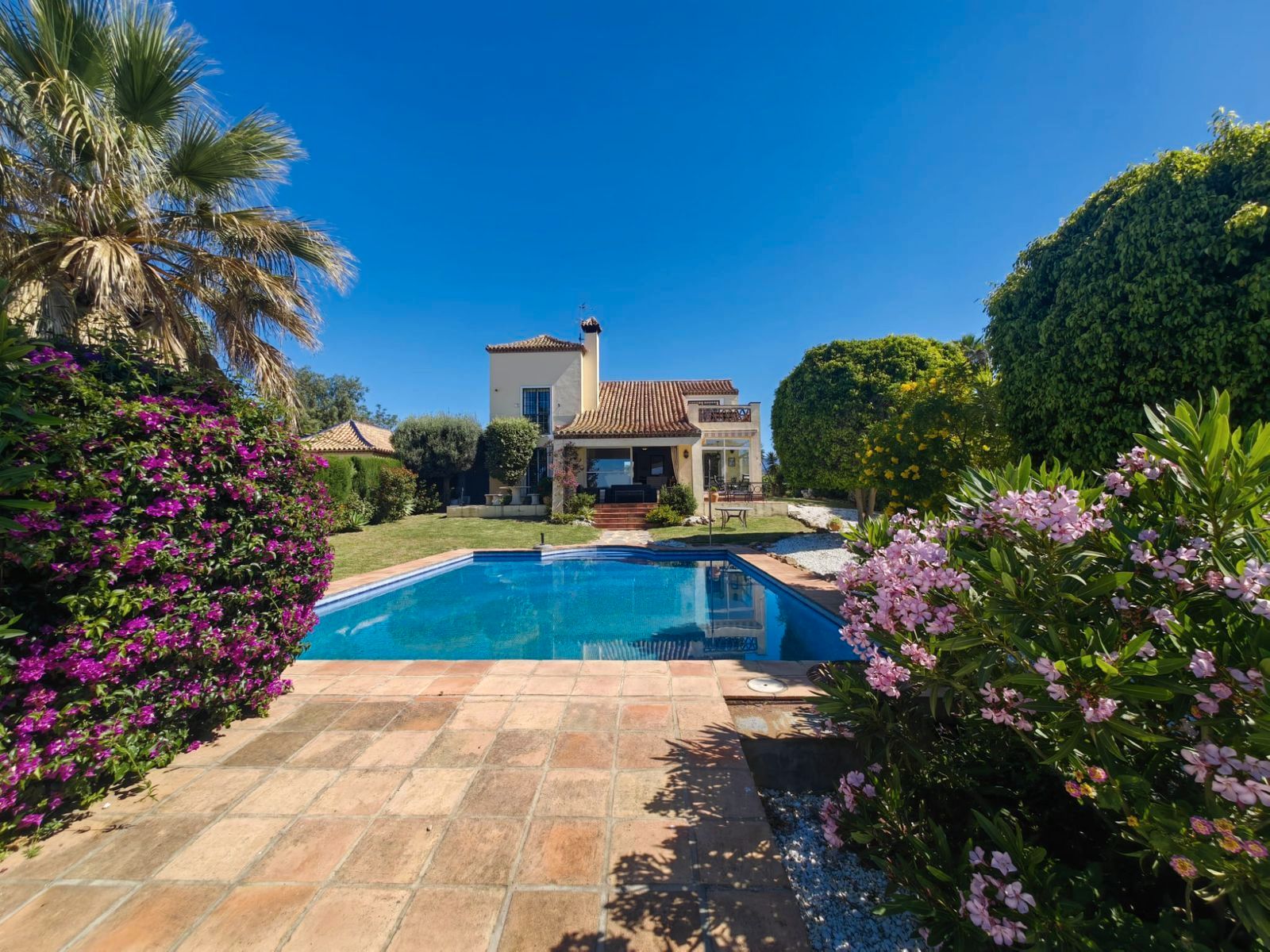 Jardí de Casa o xalet en venda en Estepona amb Aire condicionat, Jardí privat i Terrassa