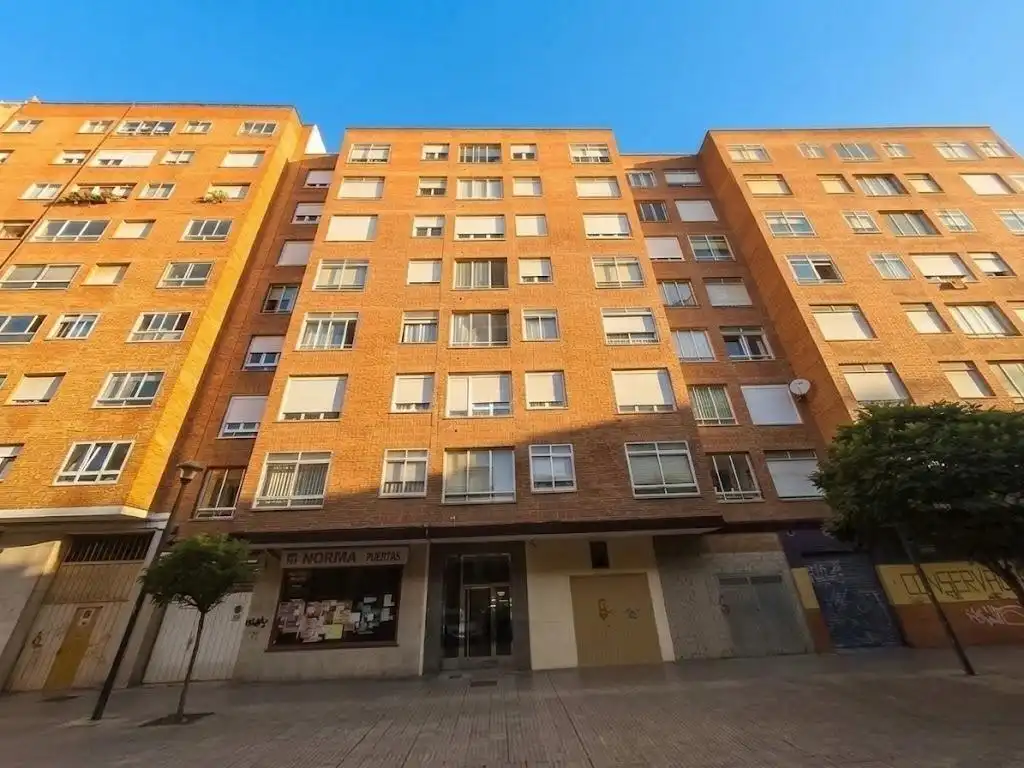 Vista exterior de Pis en venda en Burgos Capital