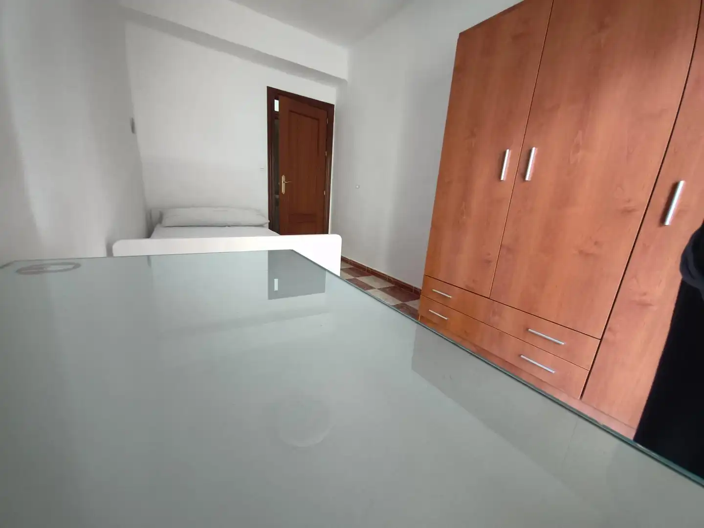 Habitación de Piso de alquiler en Granada con Terraza y Amueblado