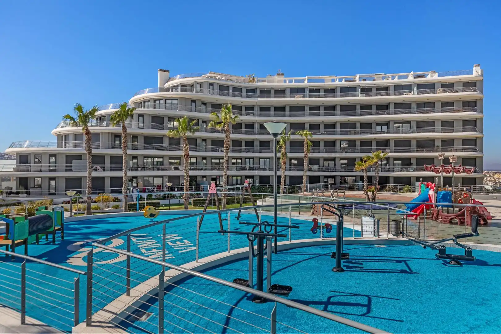 Piscina de Apartament en venda en Elche / Elx amb Aire condicionat, Calefacció i Jardí privat