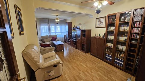 Fantástico piso de tres dormitorios con plaza de garaje en venta en Avilés