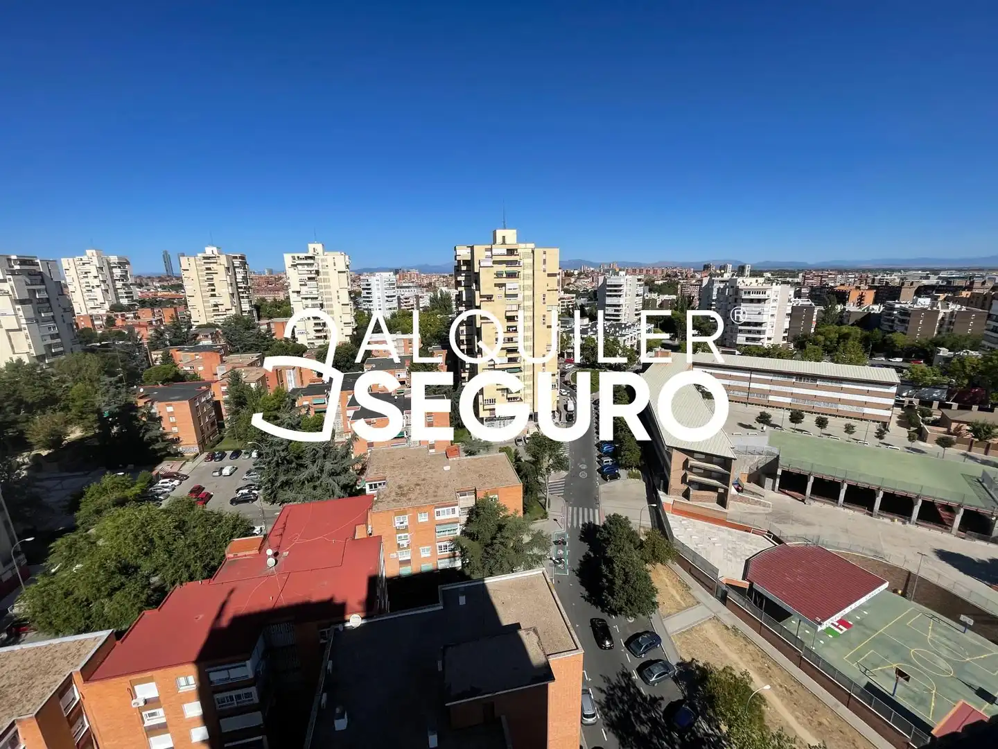 Vista exterior de Piso de alquiler en Madrid con Calefacción, Terraza y Amueblado