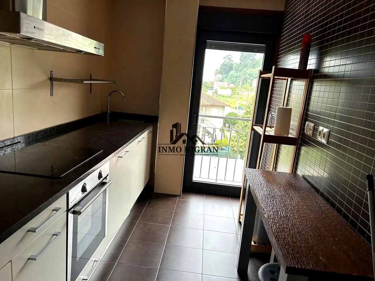 Kitchen of Flat for rent in Gondomar  with Furnished