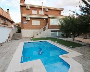 Swimming pool of House or chalet for sale in Torrelaguna  with Air Conditioner, Private garden and Terrace