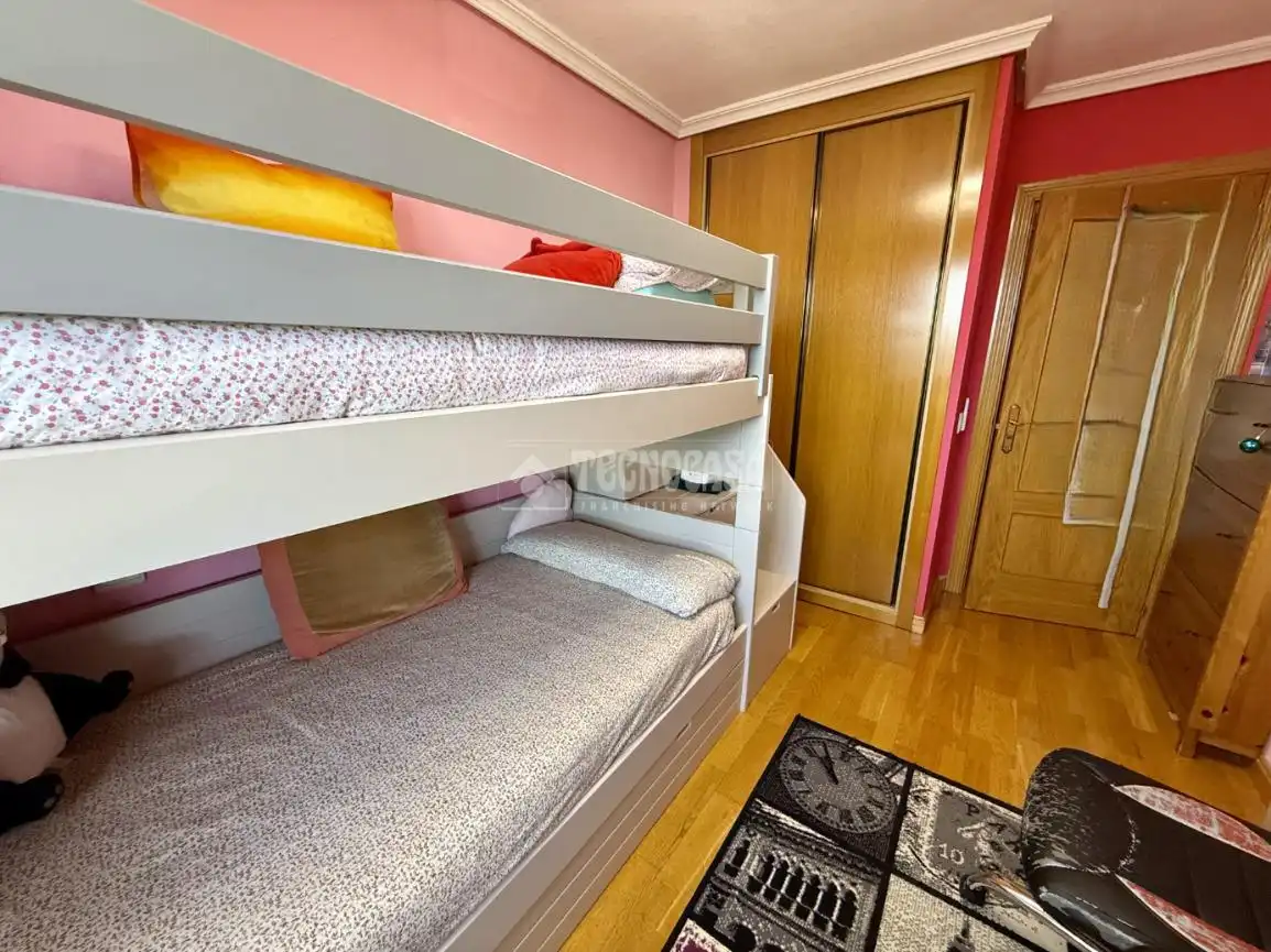Bedroom of Flat for sale in Madrid  with Air Conditioner and Heating