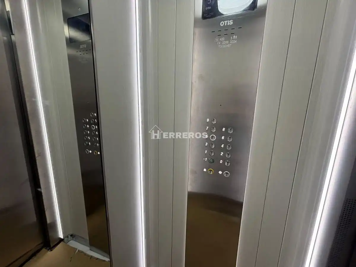 Parking de Piso en venta en  Logroño con Calefacción, Parquet y Terraza