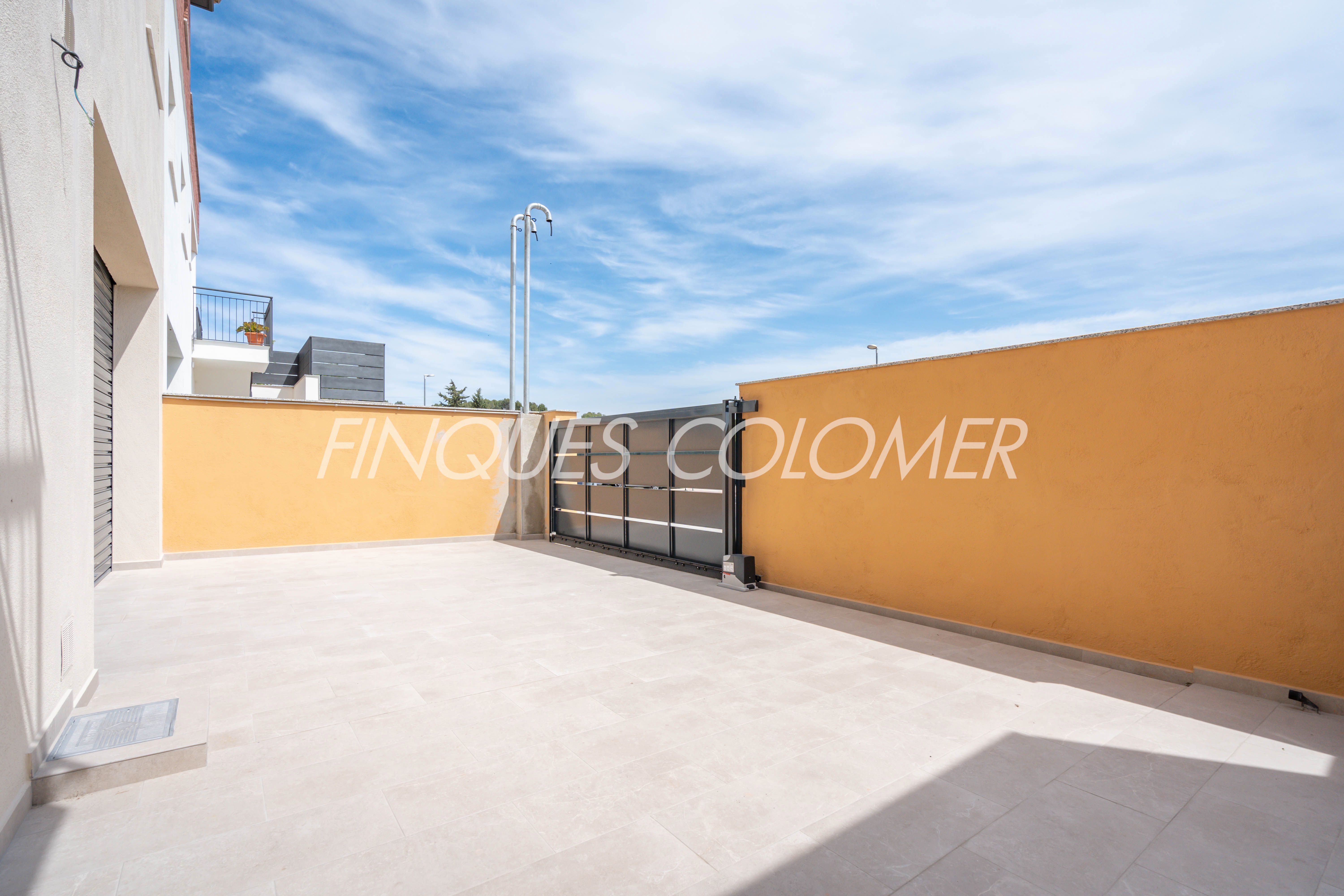 Terrassa de Casa adosada en venda en Rubí amb Calefacció, Jardí privat i Terrassa