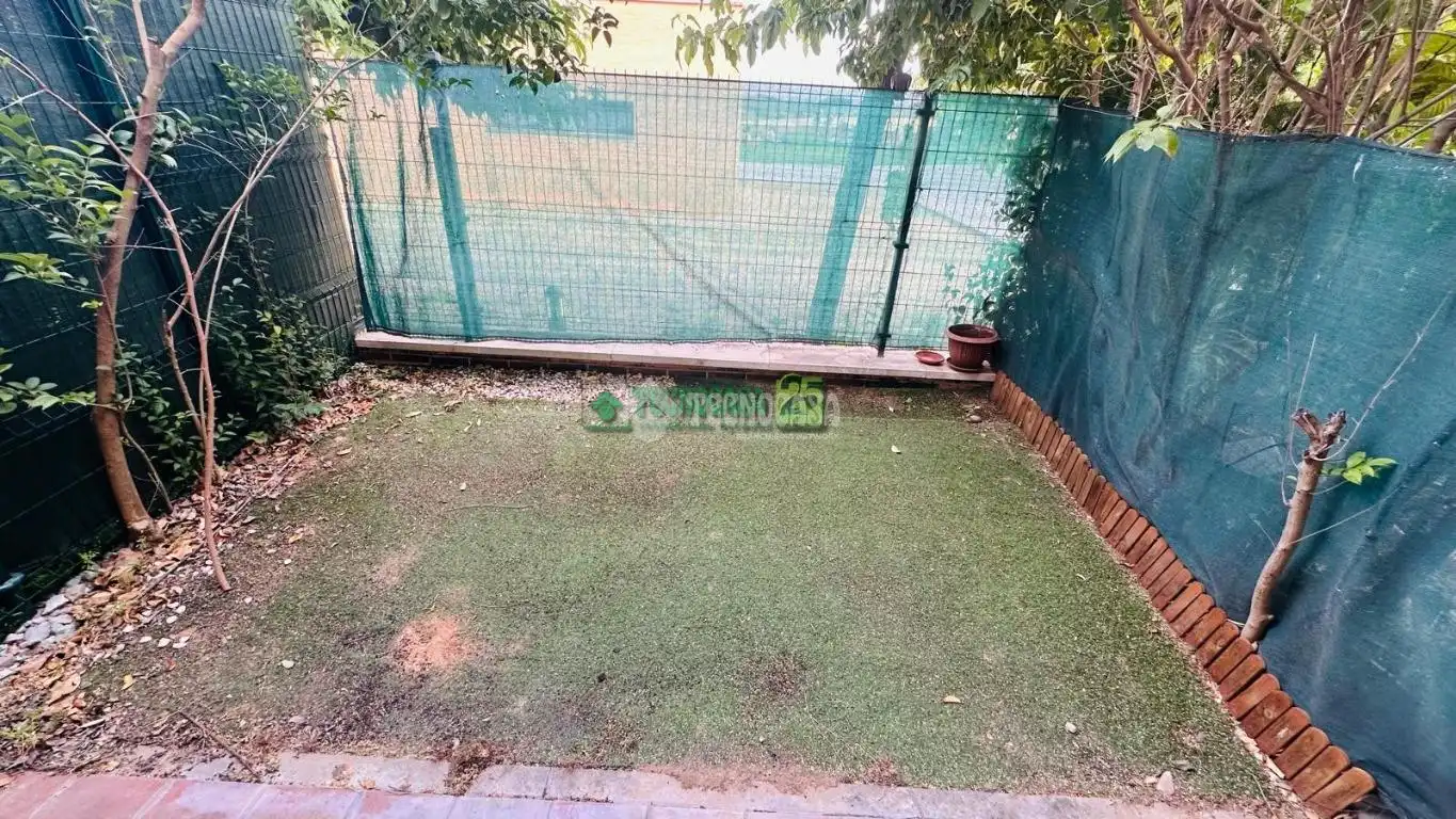Casa adosada en venda en Bargas amb Calefacció i Piscina comunitària
